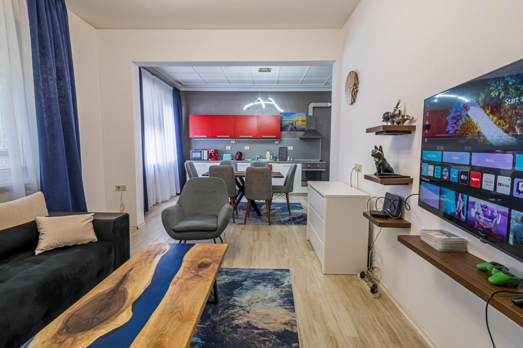 7 Seconds Away From The Main Street, Free Parking Appartamento