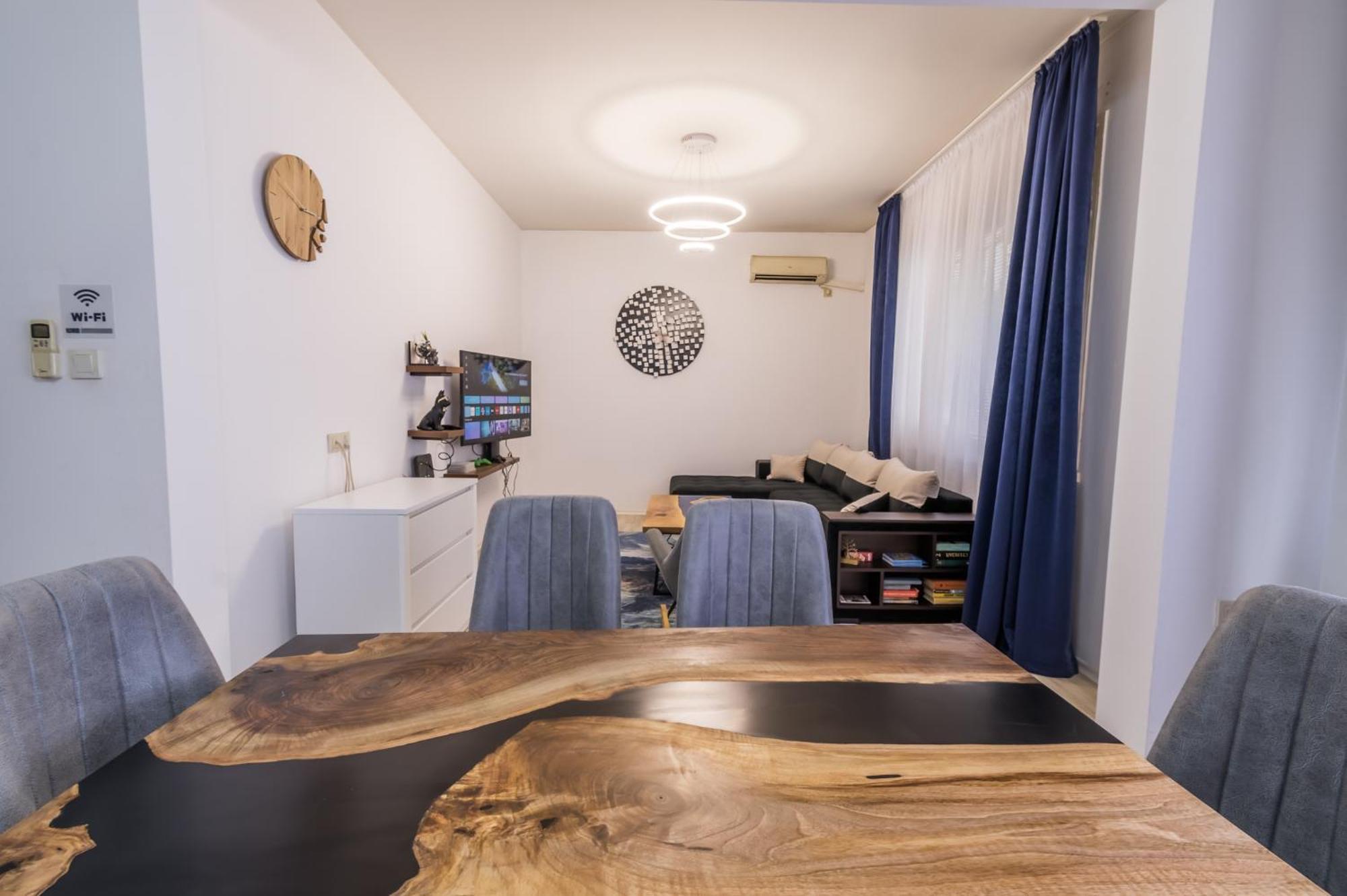 Appartement 7 Seconds Away From The Main Street, Free Parking